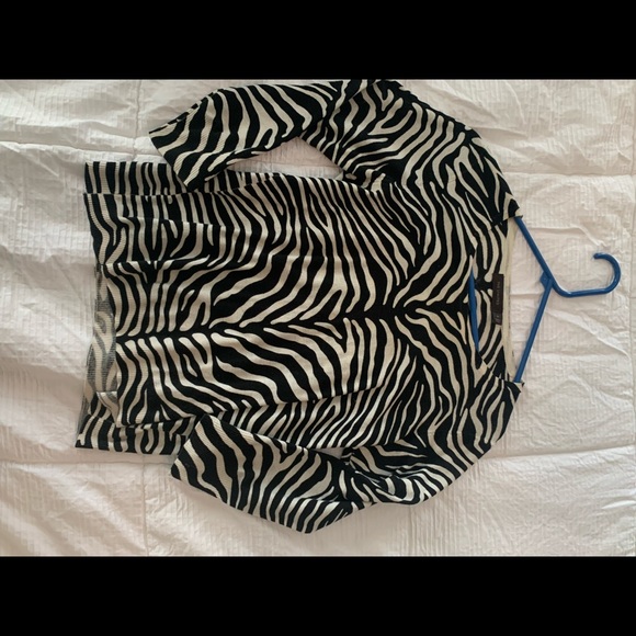 Thin quarter length sleeve tiger print sweater - Picture 1 of 1